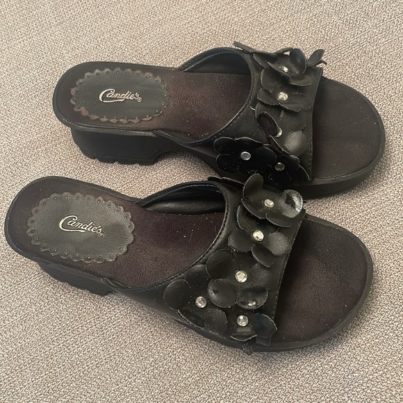 CANDIE’S Black Slip On Sandals with Flowers & Sequins Size 3 Girls - Picture 3 of 13